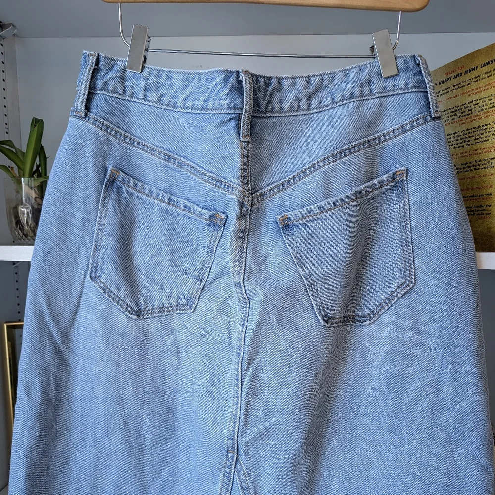 Old Navy Maxi Denim Skirt Light Wash Blue Jean Skirt Distressed Size 10 / Large - Picture 9 of 11